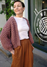 Indlæs billede til gallerivisning Woolstock&#39;s Alberte ENGLISH
